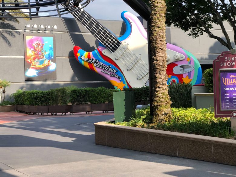Imagem da fachada da Rock ‘n’ Roller Coaster Starring The Muppets