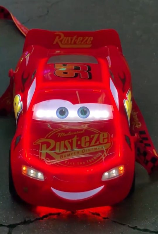 Imagem de divulgação do balde de pipoca do Lightning McQueen